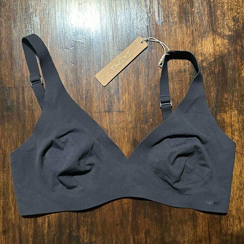 SKIMS Naked Plunge Bra NWT